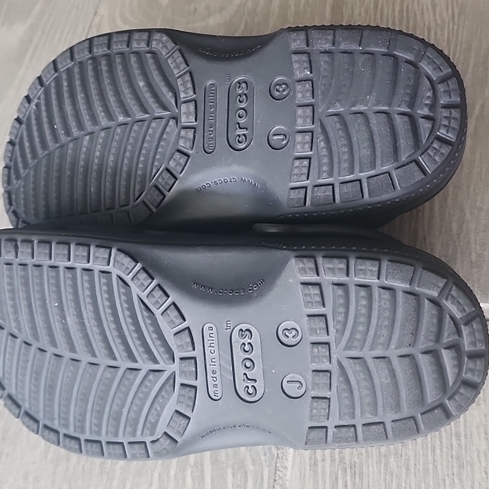 CROCS Kids Black Classic Clog - Picture 2 of 4